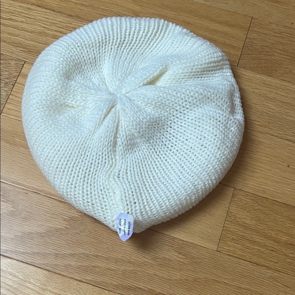 Cozy Cream Knit Beret - Picture 4 of 5